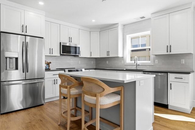 1000 Washington St 205, Dedham, MA 02026