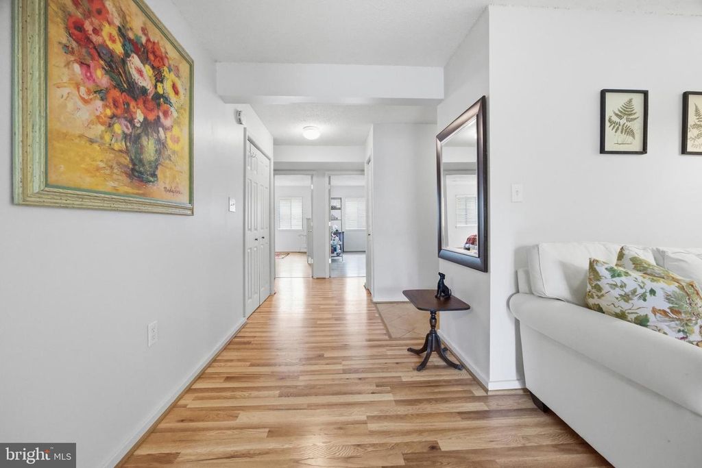 Image 12 of property listing at 7 SUNTOP CT #202, Baltimore, MD 21209