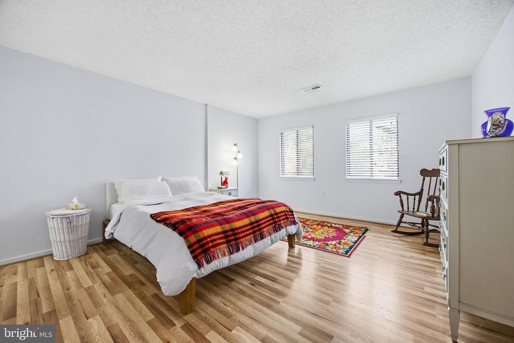 Image 13 of property listing at 7 SUNTOP CT #202, Baltimore, MD 21209