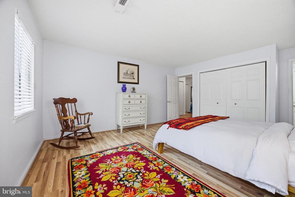 Image 14 of property listing at 7 SUNTOP CT #202, Baltimore, MD 21209