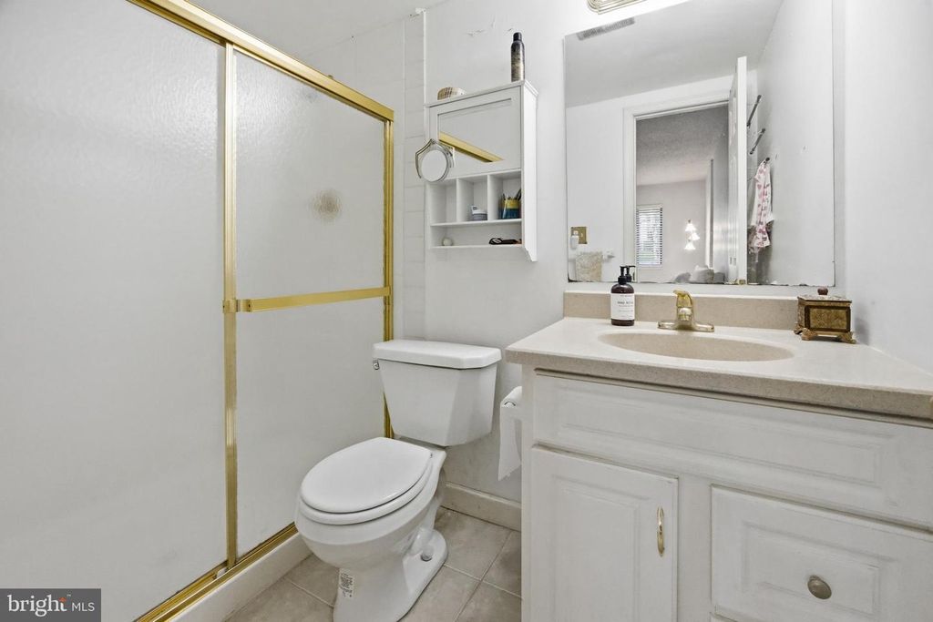 Image 15 of property listing at 7 SUNTOP CT #202, Baltimore, MD 21209