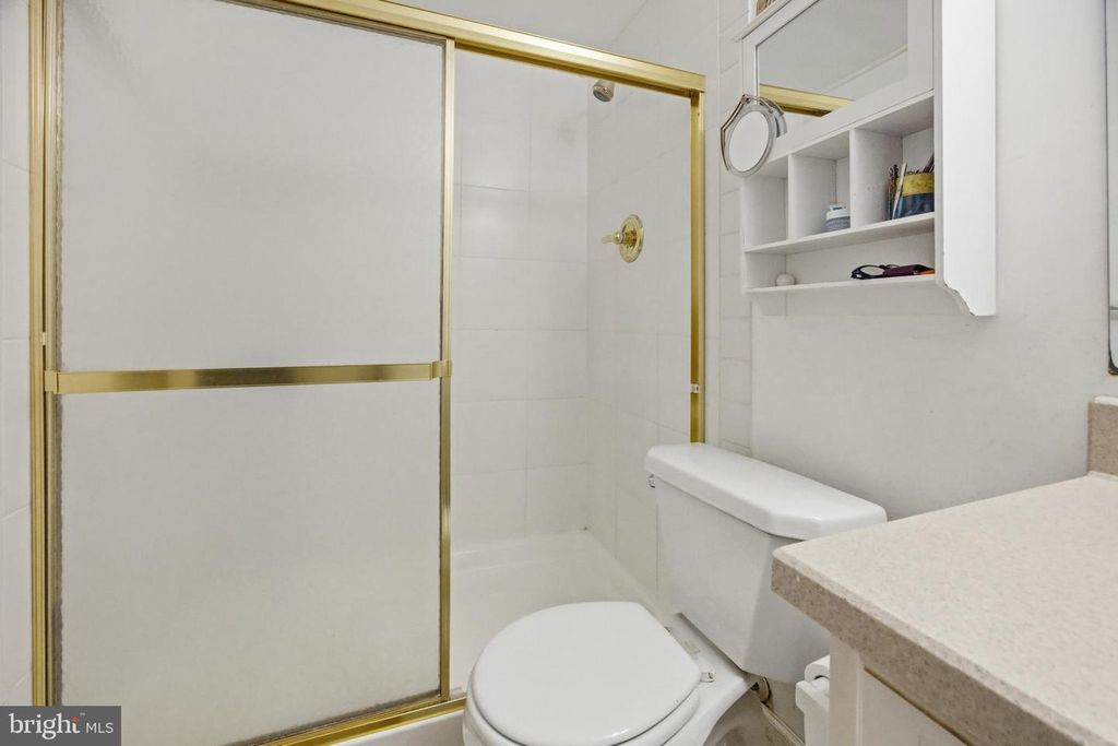 Image 16 of property listing at 7 SUNTOP CT #202, Baltimore, MD 21209