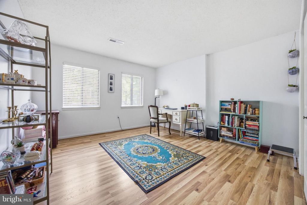 Image 17 of property listing at 7 SUNTOP CT #202, Baltimore, MD 21209