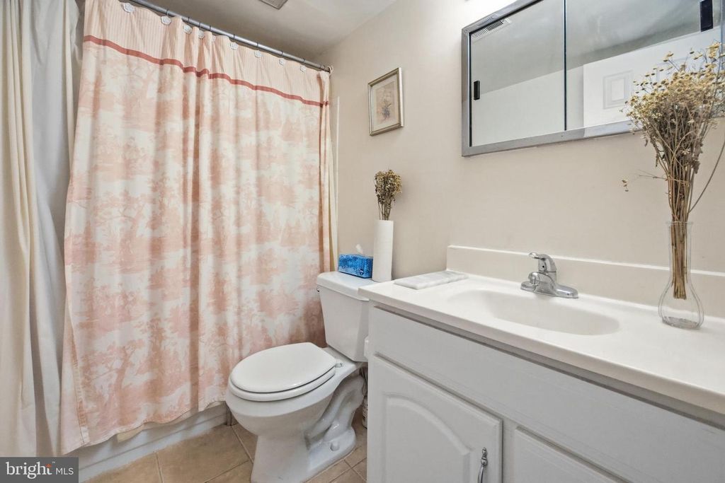 Image 20 of property listing at 7 SUNTOP CT #202, Baltimore, MD 21209