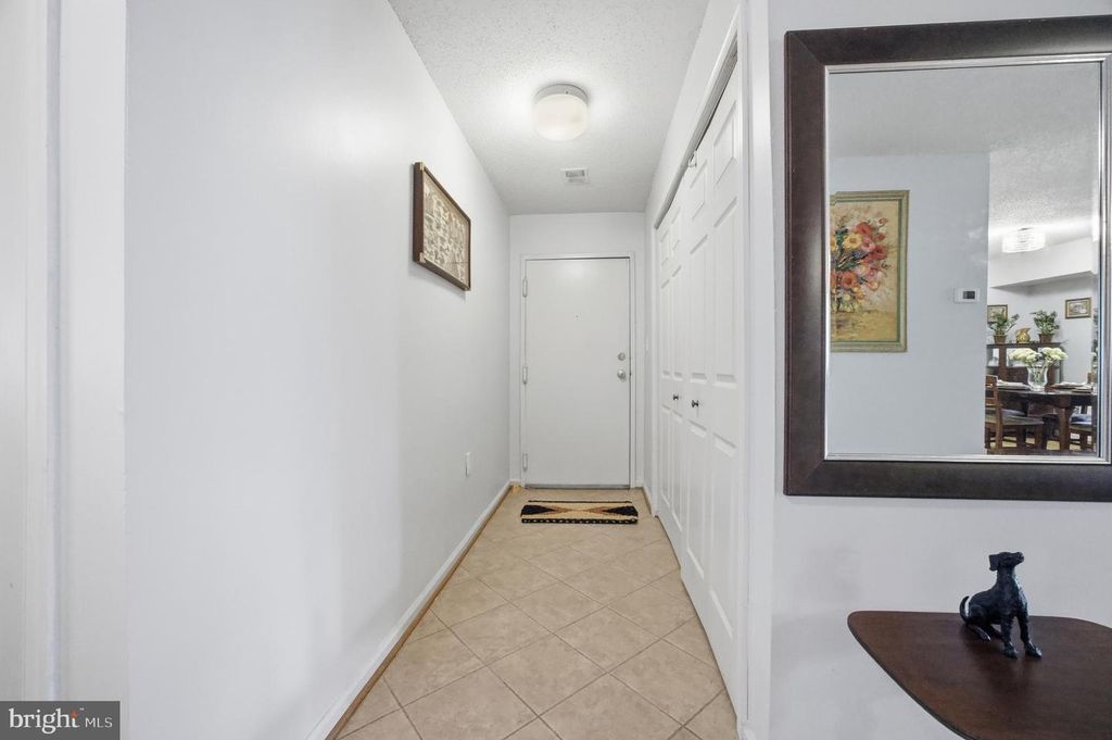 Image 3 of property listing at 7 SUNTOP CT #202, Baltimore, MD 21209