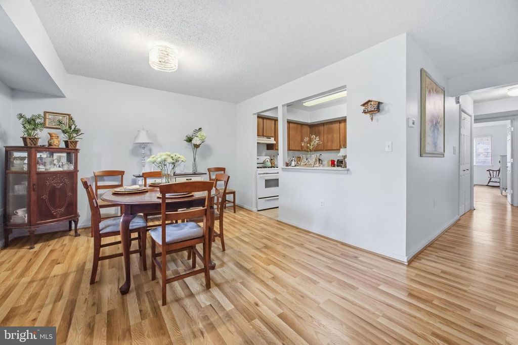 Image 8 of property listing at 7 SUNTOP CT #202, Baltimore, MD 21209