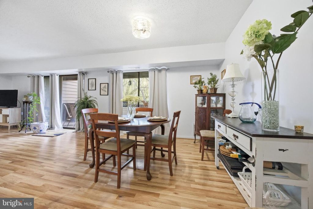 Image 9 of property listing at 7 SUNTOP CT #202, Baltimore, MD 21209