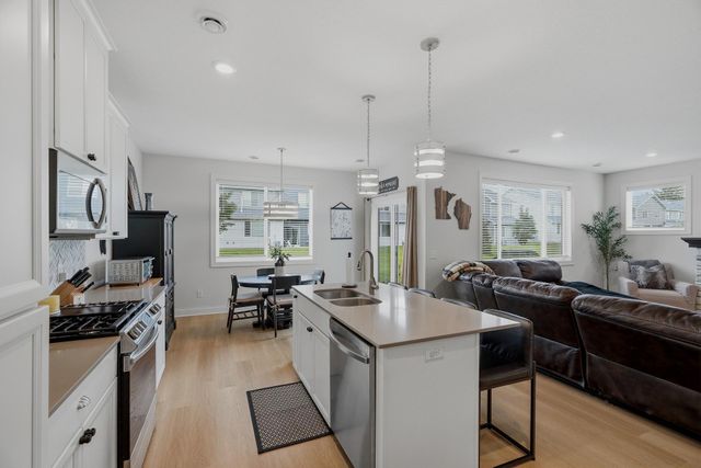 1723 Southpoint Lane, Hudson, WI 54016