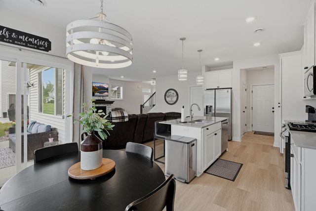 1723 Southpoint Lane, Hudson, WI 54016