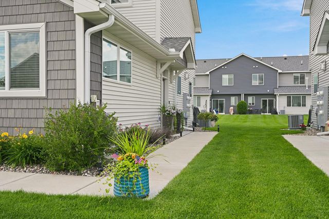 1723 Southpoint Lane, Hudson, WI 54016