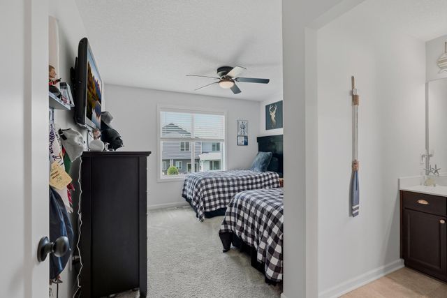 1723 Southpoint Lane, Hudson, WI 54016