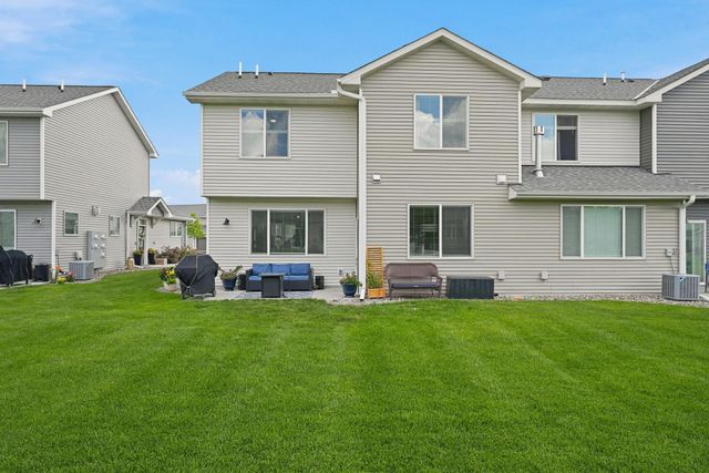 1723 Southpoint Lane, Hudson, WI 54016