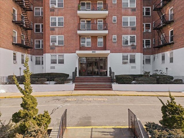 440 Warburton Avenue 3E, Yonkers, NY 10701