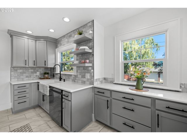 6959 N DENVER Ave, Portland, OR 97217