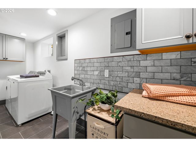 6959 N DENVER Ave, Portland, OR 97217