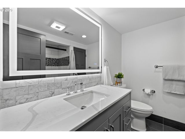 6959 N DENVER Ave, Portland, OR 97217