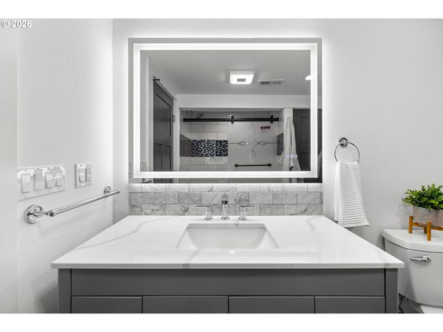 6959 N DENVER Ave, Portland, OR 97217
