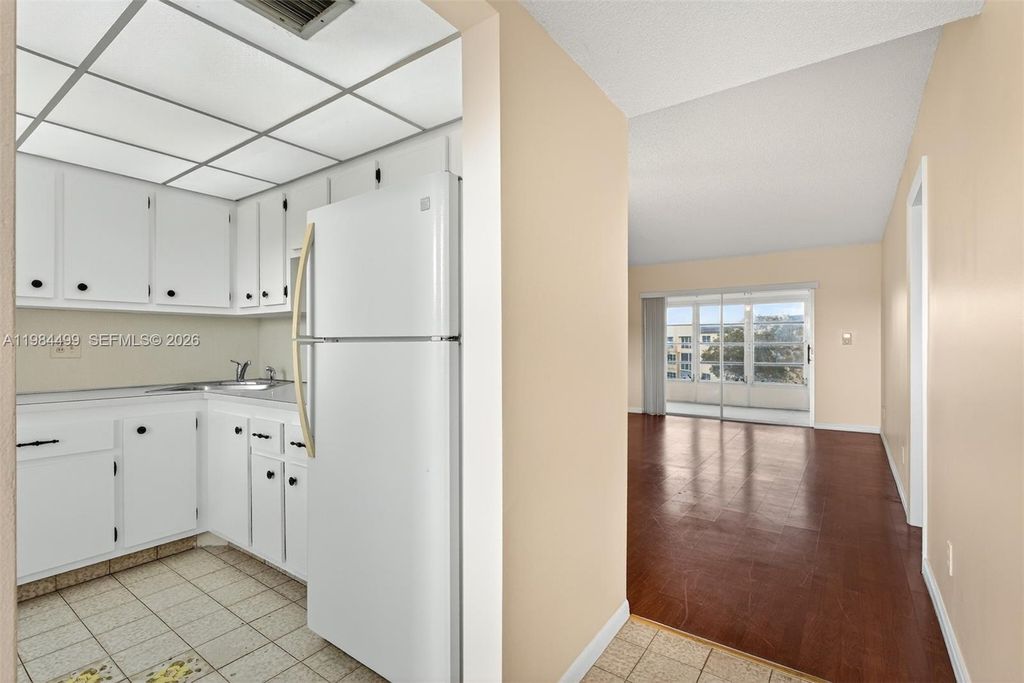 6070 NW 64th Ave 308, Tamarac, FL 33319