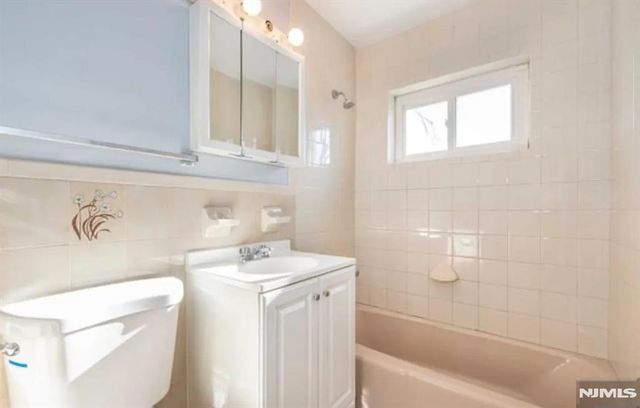 24 Terhune Street 20, Bergenfield, NJ 07621