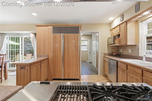 830 Hemingway Road, Lake Orion, MI 48362