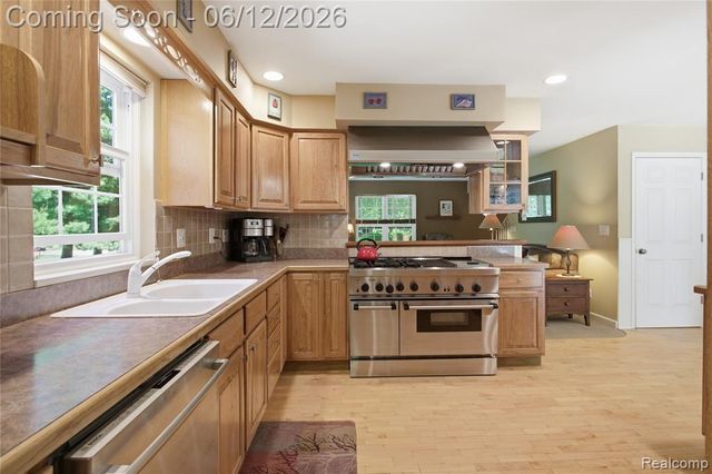 830 Hemingway Road, Lake Orion, MI 48362