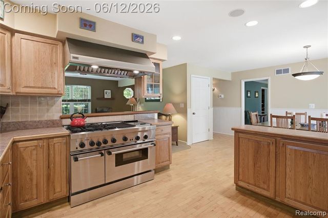 830 Hemingway Road, Lake Orion, MI 48362