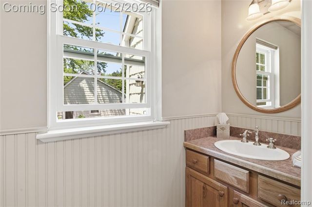 830 Hemingway Road, Lake Orion, MI 48362