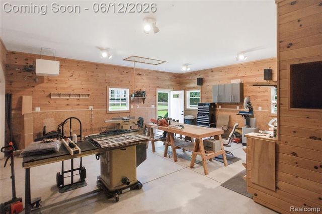 830 Hemingway Road, Lake Orion, MI 48362
