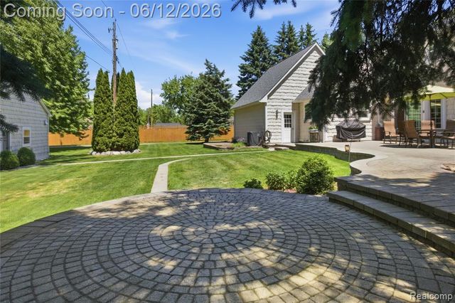 830 Hemingway Road, Lake Orion, MI 48362