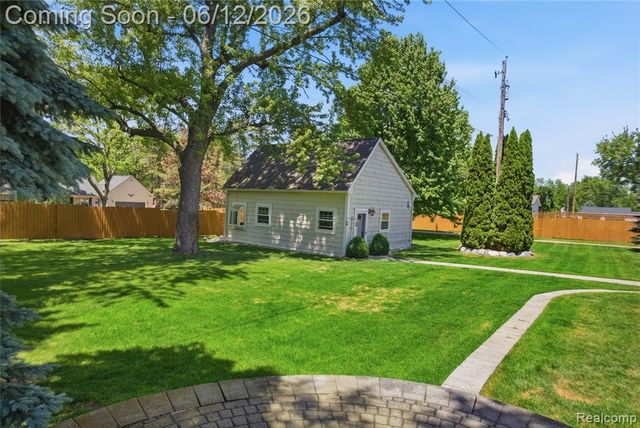 830 Hemingway Road, Lake Orion, MI 48362