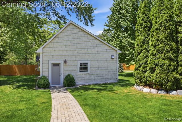 830 Hemingway Road, Lake Orion, MI 48362