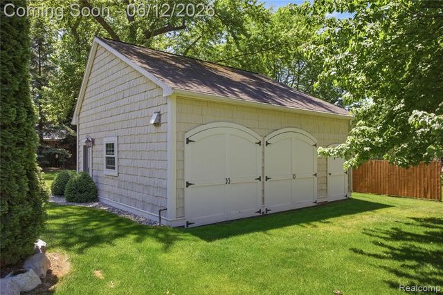 830 Hemingway Road, Lake Orion, MI 48362