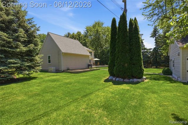 830 Hemingway Road, Lake Orion, MI 48362