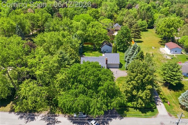 830 Hemingway Road, Lake Orion, MI 48362