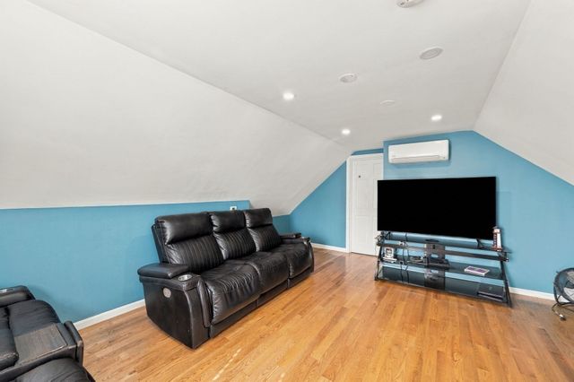 104 Waterhill St, Lynn, MA 01905