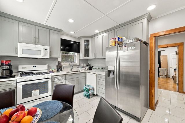 104 Waterhill St, Lynn, MA 01905