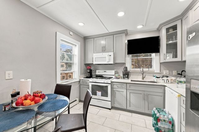 104 Waterhill St, Lynn, MA 01905