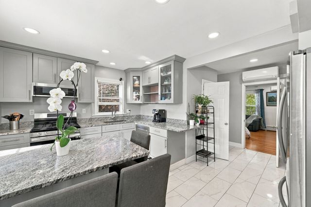 104 Waterhill St, Lynn, MA 01905