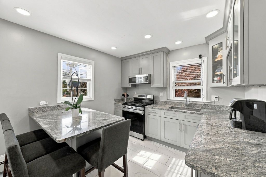 104 Waterhill St, Lynn, MA 01905