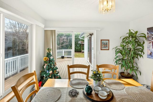 1087 Oak Knoll Drive, Ashland, OR 97520