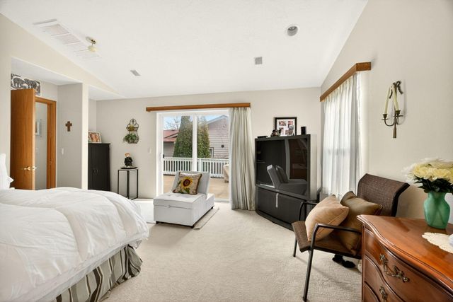 1087 Oak Knoll Drive, Ashland, OR 97520