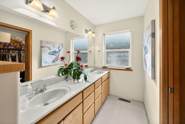 1087 Oak Knoll Drive, Ashland, OR 97520