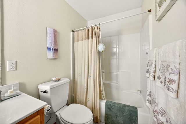 1087 Oak Knoll Drive, Ashland, OR 97520