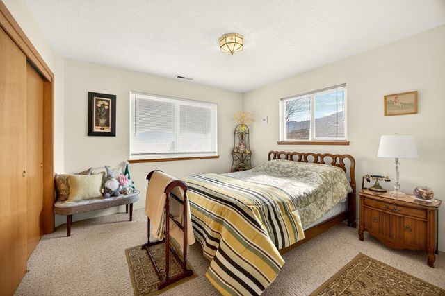 1087 Oak Knoll Drive, Ashland, OR 97520