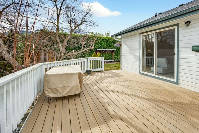 1087 Oak Knoll Drive, Ashland, OR 97520