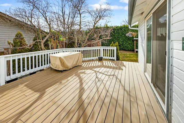 1087 Oak Knoll Drive, Ashland, OR 97520