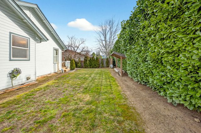 1087 Oak Knoll Drive, Ashland, OR 97520