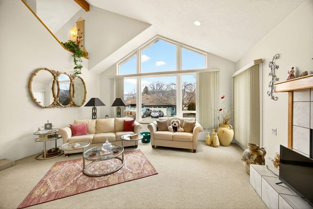 1087 Oak Knoll Drive, Ashland, OR 97520