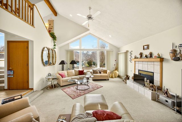 1087 Oak Knoll Drive, Ashland, OR 97520