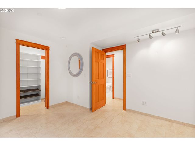 1221 Se REX St, Portland, OR 97202